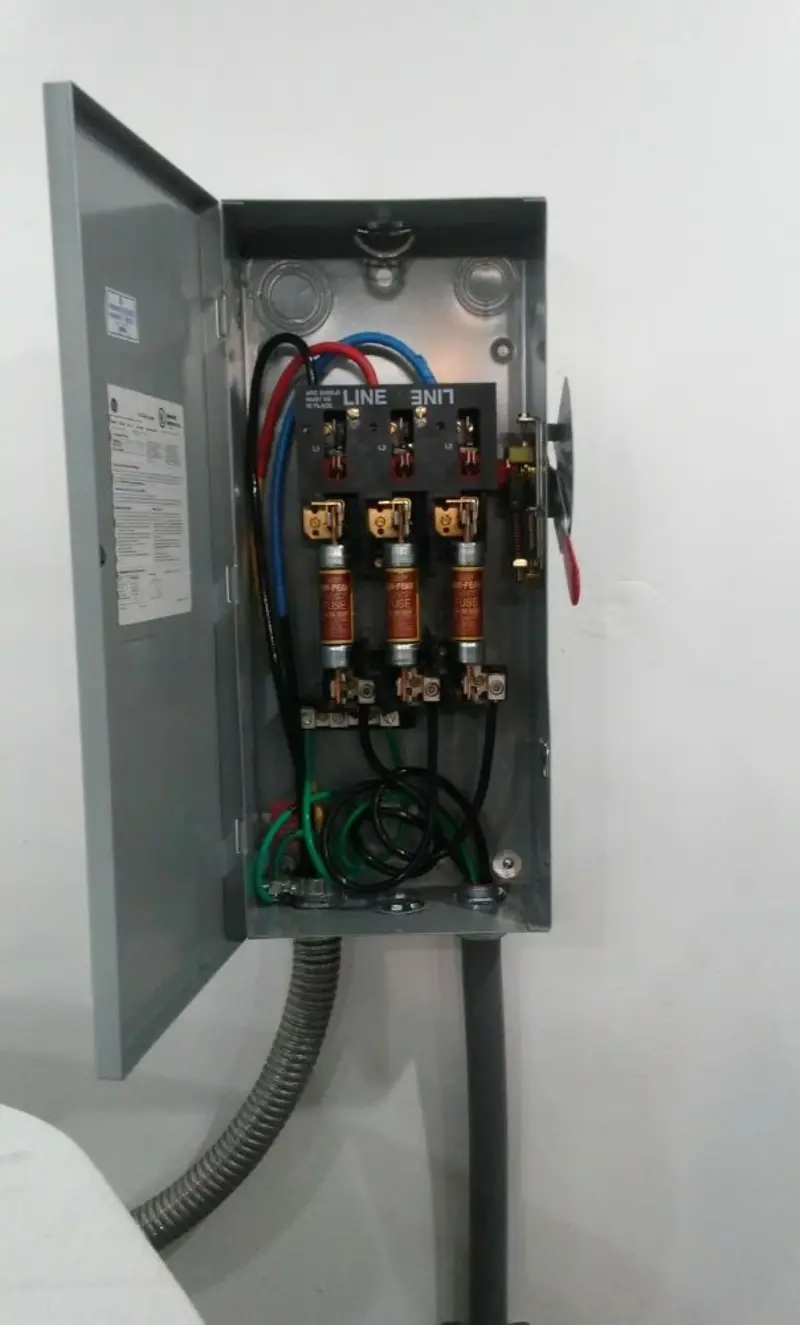 Three-phase disconnect switch installed for Smoke Detector Installation in Abbeville